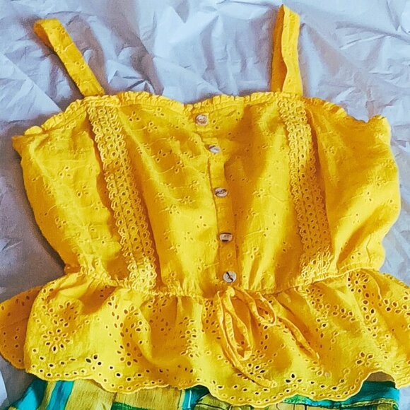 YELLOW COTTON EYELET TOP, L. & BLUE ARTSY PRINT YELLOW BUTTON-DOWN SKIRT, M. - Picture 2 of 4